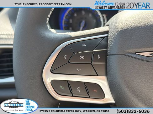 New 2027 Chrysler Pacifica Select w/ Family Tech Group AWD/4WD image 19