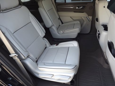 Used 2024 GMC Yukon Denali w/ Advanced Technology Package image 45