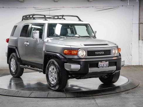 Used 2011 Toyota FJ Cruiser 4WD w/ Convenience Pkg image 5