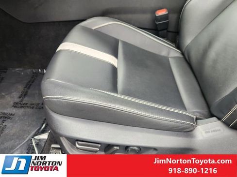 Used 2025 Toyota Camry SE image 26