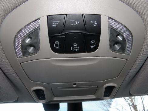 Used 2018 Chrysler Pacifica Limited w/ Tire & Wheel Group image 46