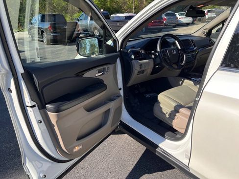Used 2016 Honda Pilot Touring image 9