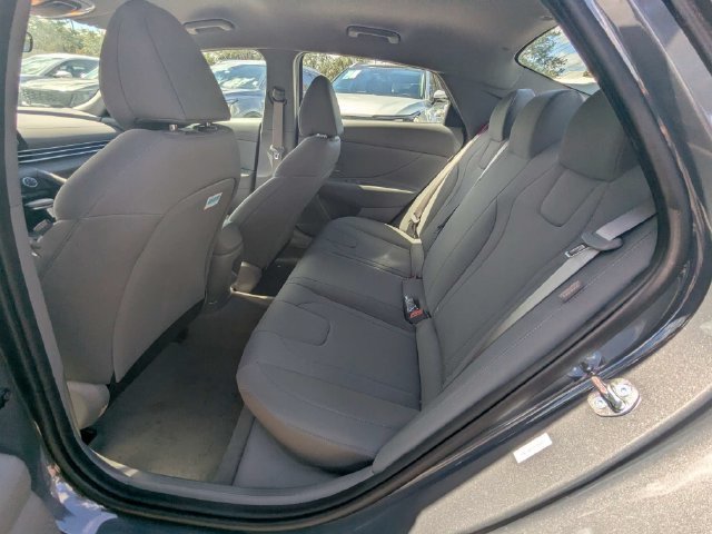 Used 2026 Hyundai Elantra SE FWD image 14