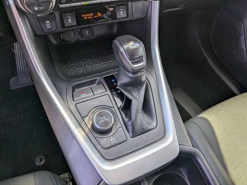 Used 2022 Toyota RAV4 SE AWD/4WD image 27