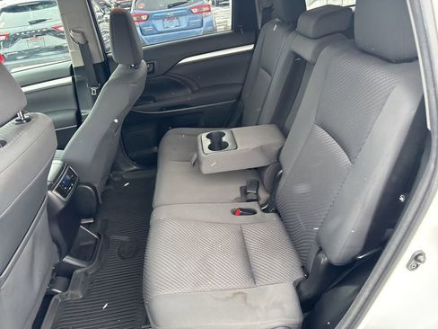 Used 2018 Toyota Highlander LE image 25