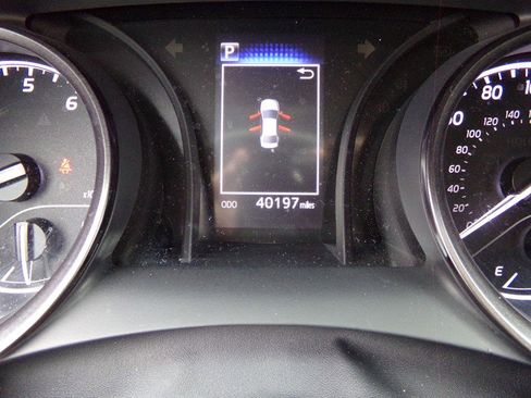 Used 2022 Toyota Camry SE FWD image 33