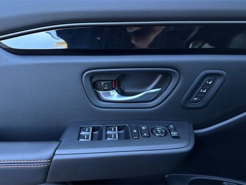 Used 2025 Honda Pilot TrailSport image 11