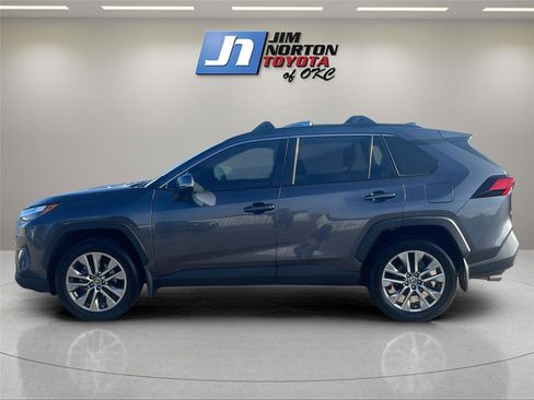 Used 2023 Toyota RAV4 XLE Premium image 8