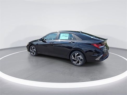 New 2025 Hyundai Elantra SEL image 6