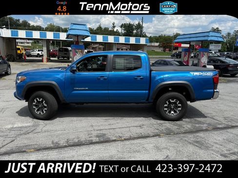 Used 2018 Toyota Tacoma TRD Off-Road AWD/4WD image 8