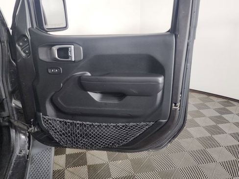 Used 2019 Jeep Wrangler Unlimited Sport image 32