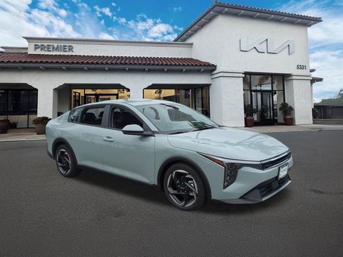 New 2026 Kia K4 LXS image 2