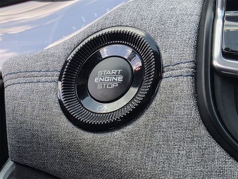 Used 2024 Jeep Compass Latitude image 19