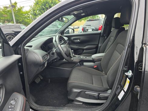 Used 2024 Honda HR-V Sport image 3