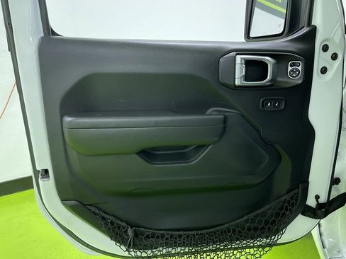 Used 2018 Jeep Wrangler Unlimited Sport S image 16