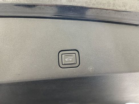 Used 2023 Cadillac XT6 Premium Luxury w/ Technology Package AWD/4WD image 34