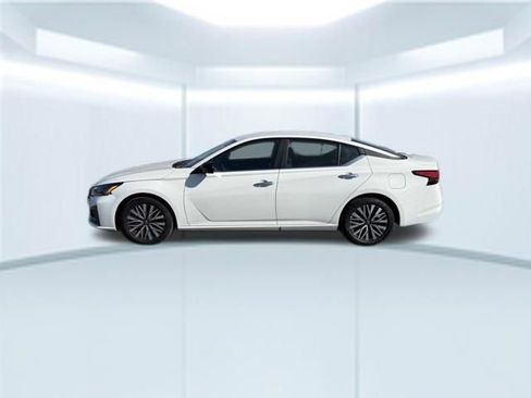 Used 2025 Nissan Altima 2.5 SV image 12