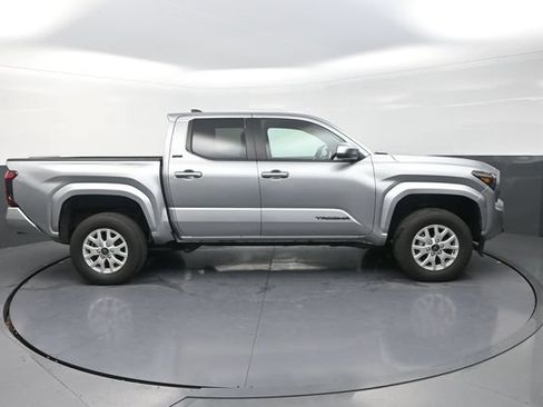Used 2025 Toyota Tacoma SR5 AWD/4WD image 22