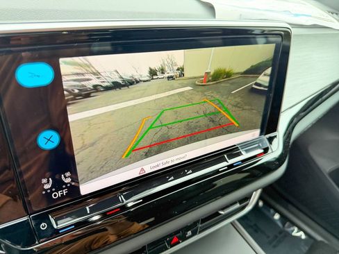 New 2026 Volkswagen Atlas Cross Sport SE image 23