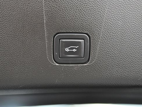 Used 2023 Chevrolet Traverse LT AWD/4WD image 41