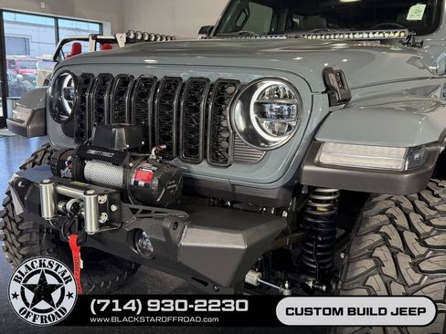Used 2025 Jeep Wrangler Unlimited Sahara w/ Safety Group AWD/4WD image 11