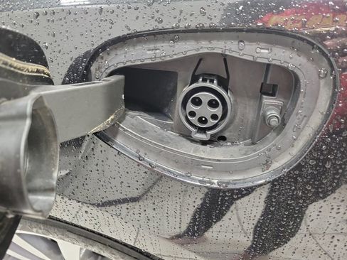 Used 2023 Chrysler Pacifica Limited image 47