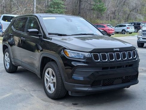 Used 2023 Jeep Compass Sport image 2
