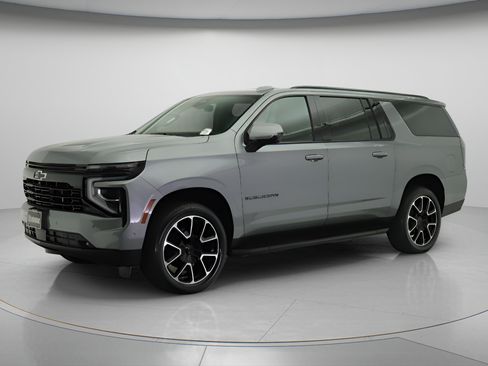 Used 2026 Chevrolet Suburban RST RWD image 3