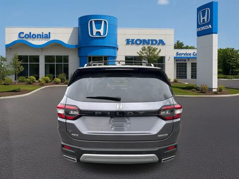Used 2025 Honda Pilot Touring image 5