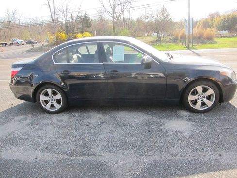 Used 2006 BMW 530xi Sedan image 3