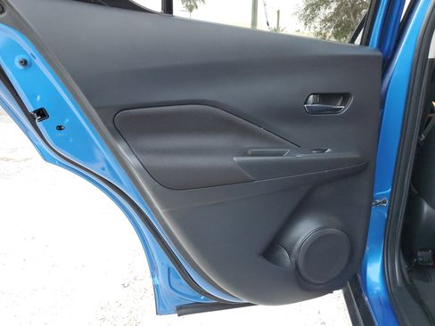 Used 2021 Nissan Kicks SV image 16