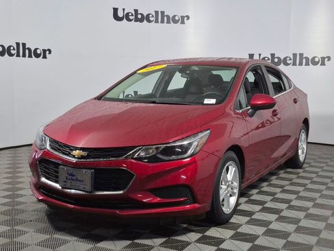 Used 2017 Chevrolet Cruze LT w/ Convenience Package FWD image 3