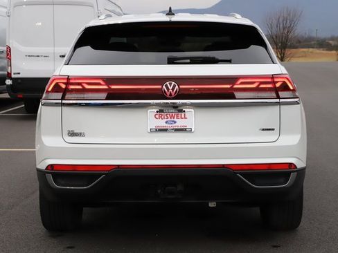 Used 2025 Volkswagen Atlas Cross Sport SE image 5