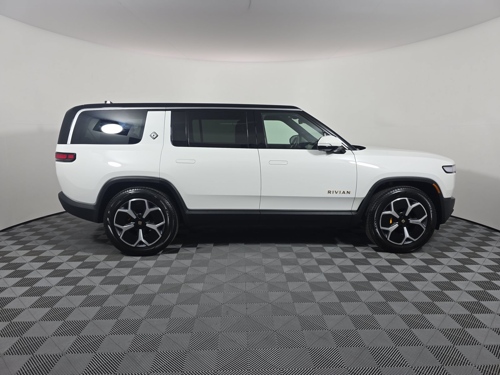 Used 2024 Rivian R1S Adventure Quad AWD/4WD image 6