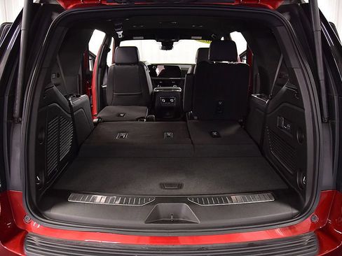 Used 2025 Chevrolet Tahoe RST w/ RST Performance Edition AWD/4WD image 32