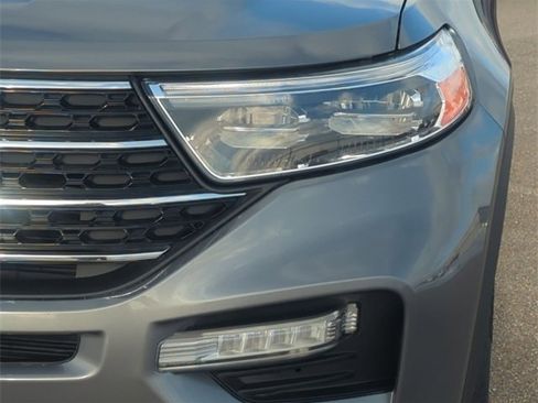 Used 2021 Ford Explorer XLT w/ Equipment Group 202A image 9