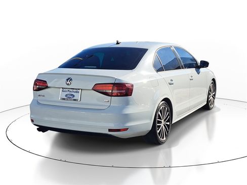 Used 2016 Volkswagen Jetta Sport image 4