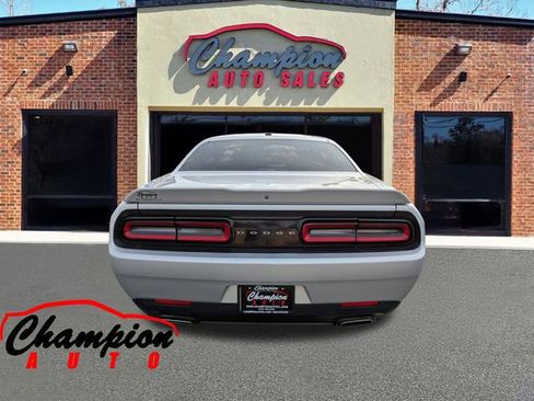 Used 2021 Dodge Challenger SXT w/ Driver Convenience Group image 8