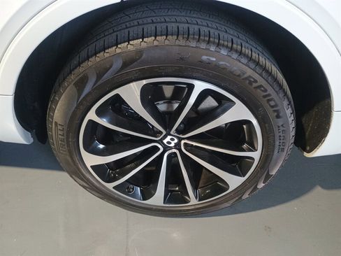 Used 2019 Bentley Bentayga AWD/4WD image 42