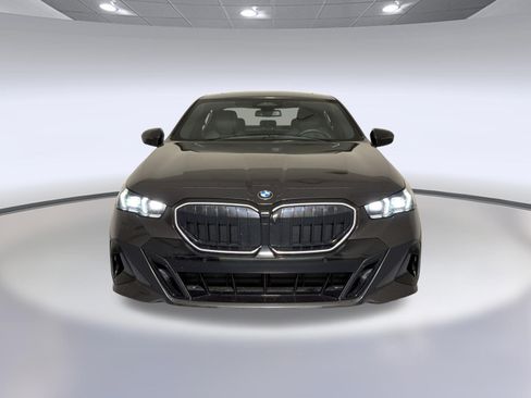 Used 2026 BMW 530i w/ M Sport Package RWD image 6