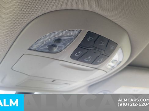 Used 2023 Chrysler Pacifica Touring-L FWD image 34