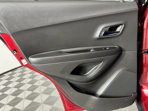 Used 2022 Chevrolet Trax LT w/ Driver Confidence Package image 40