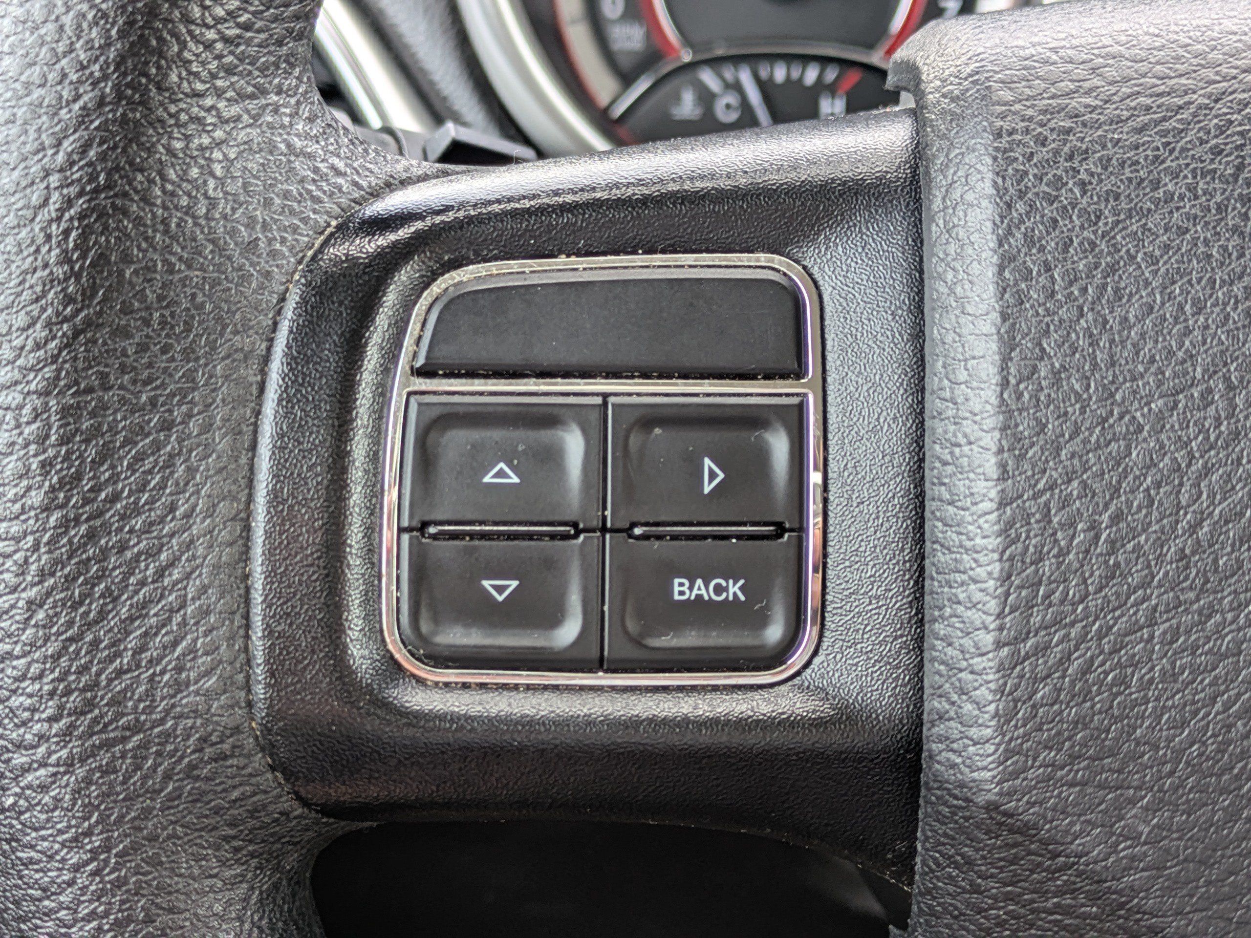 Used 2019 Dodge Journey SE FWD image 21