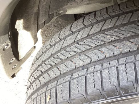 Used 2023 Toyota Highlander Limited image 11