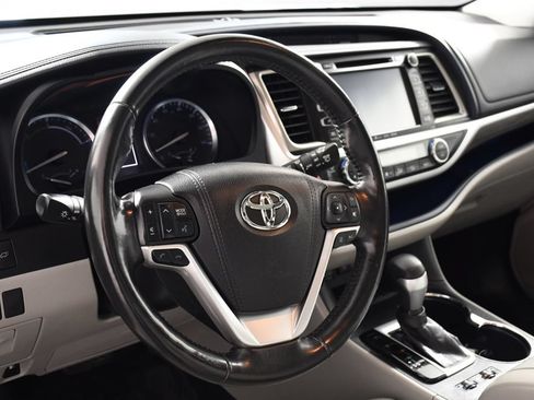 Used 2017 Toyota Highlander Limited Platinum AWD/4WD image 13