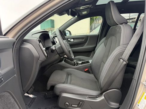 Used 2023 Volvo XC40 Recharge Plus w/ Protection Package Premier AWD/4WD image 10