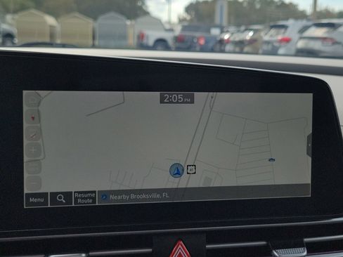 Used 2025 Hyundai Elantra SEL image 12