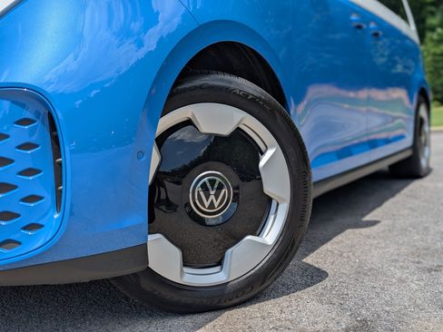 Used 2025 Volkswagen ID. Buzz Pro S Plus RWD image 36