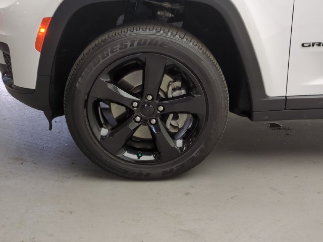 Certified 2023 Jeep Grand Cherokee L Laredo AWD/4WD image 28