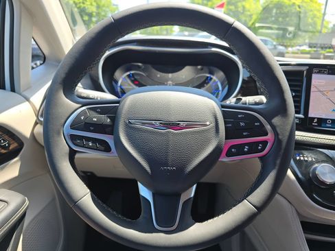 Used 2023 Chrysler Pacifica Limited FWD image 67
